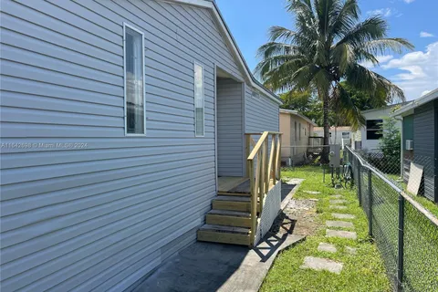 19800 SW 180th Ave Lot 256, Miami FL 33187