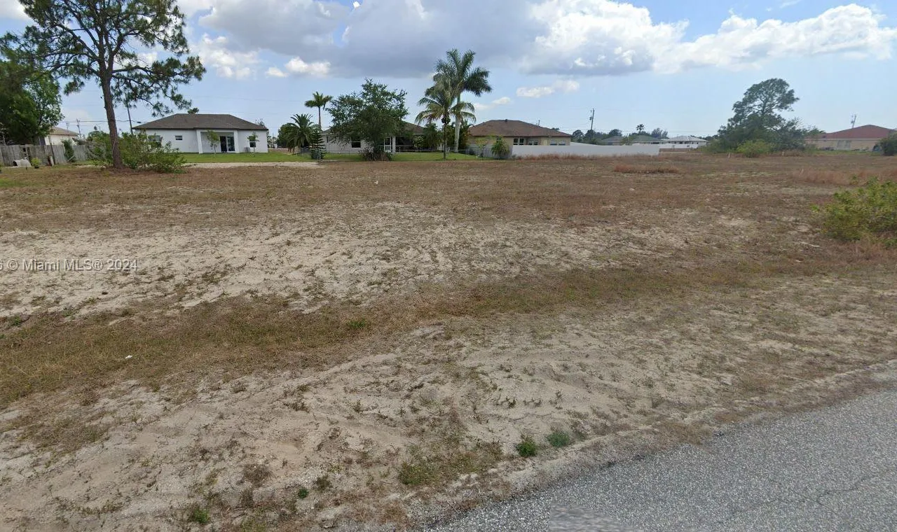 1624 NW 17th St, Other City - In The State Of Florida FL 33993