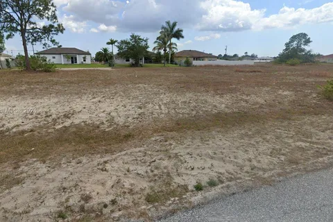 1624 NW 17th St, Other City - In The State Of Florida FL 33993