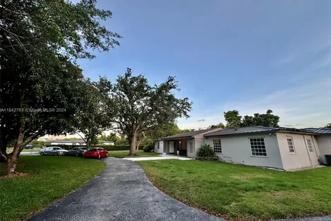 7650 SW 78th Ct, Miami FL 33143