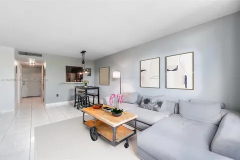 1020 Meridian Ave # 212, Miami Beach FL 33139