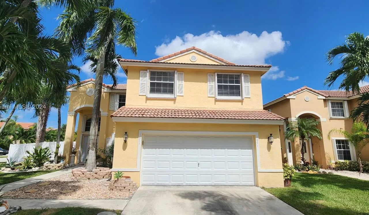 1071 NW 188th Ave, Pembroke Pines FL 33029