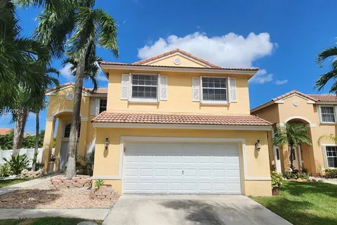 1071 NW 188th Ave, Pembroke Pines FL 33029