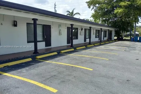 824 NE 4th St, Fort Lauderdale FL 33301