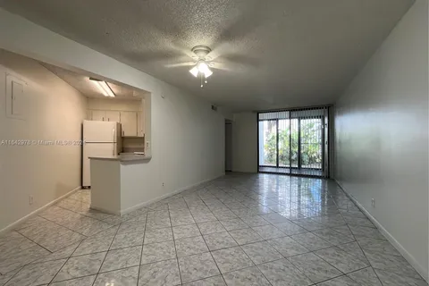 213 Lake Pointe Dr # 103, Oakland Park FL 33309