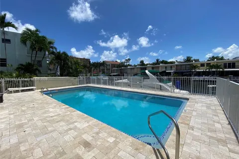 3842 NE 171st St # 4, North Miami Beach FL 33160