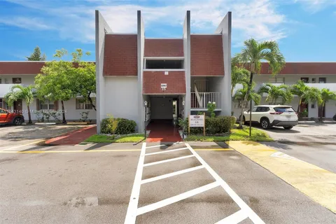 2990 NW 46th Ave # 211, Lauderdale Lakes FL 33313