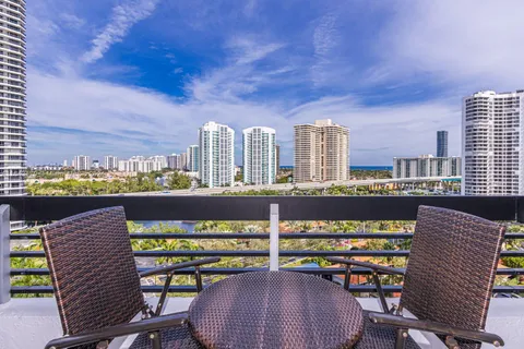 3600 Mystic Pointe Dr # 1408, Aventura FL 33180