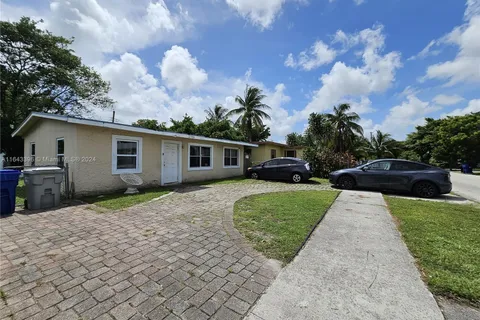 2768 NW 5th St, Pompano Beach FL 33069