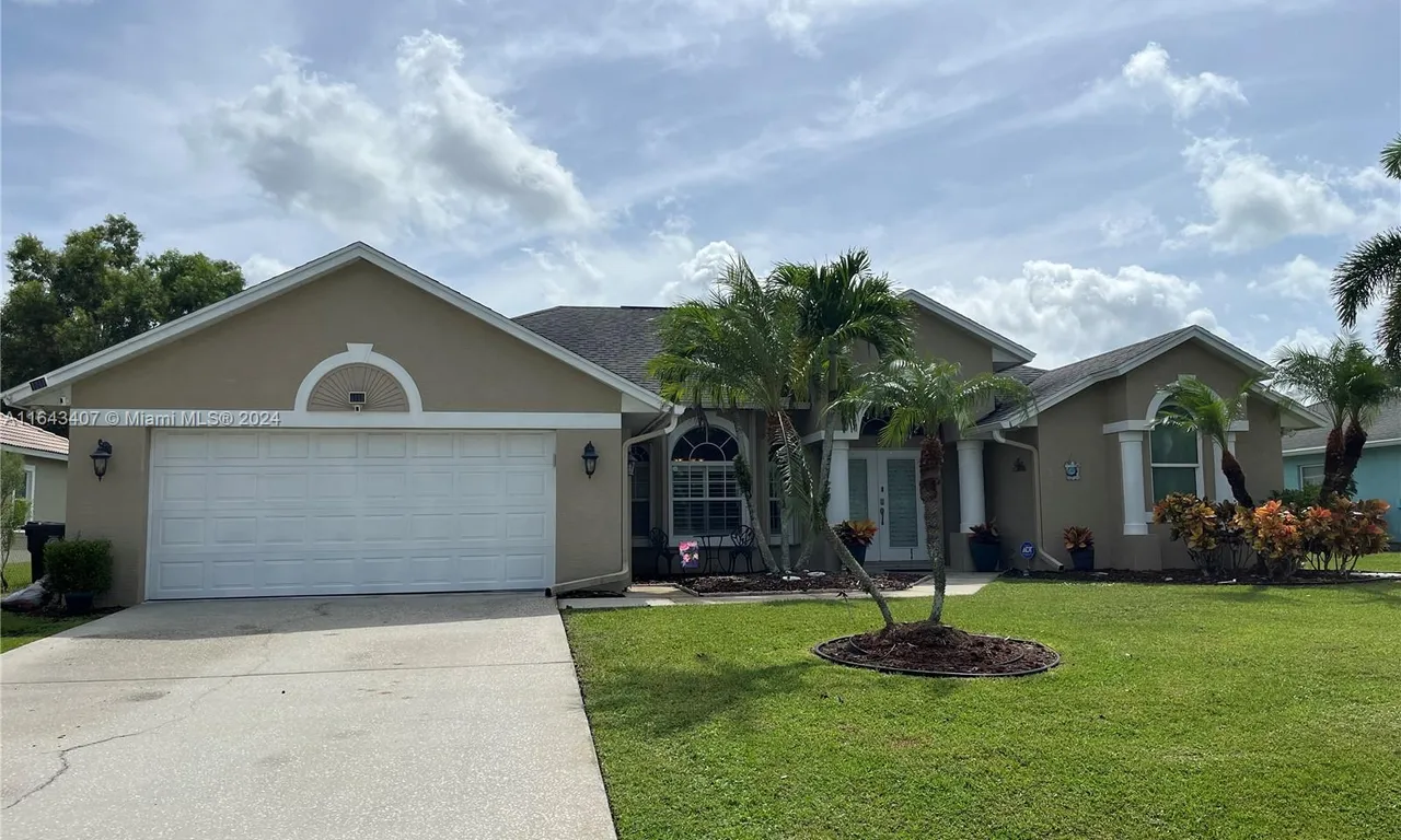 6482 NW Regal Cir, Port St. Lucie FL 34983