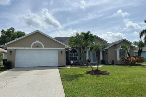 6482 NW Regal Cir, Port St. Lucie FL 34983