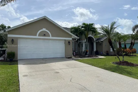 6482 NW Regal Cir, Port St. Lucie FL 34983