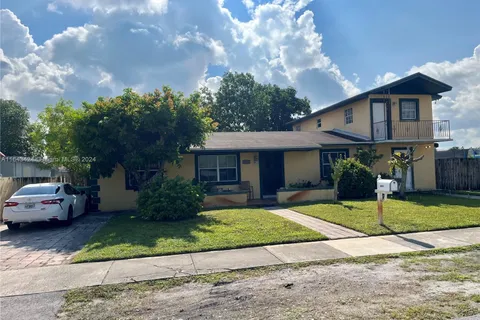 16901 NW 51st Pl, Miami Gardens FL 33055