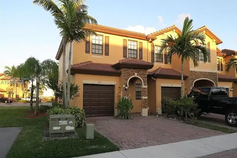 387 NE 37th Ter, Homestead FL 33033