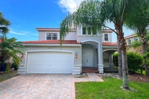 8994 SW 206th St, Cutler Bay FL 33189