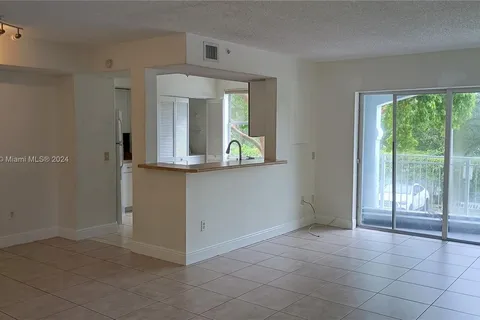 165 NW 96th Ter # 201, Pembroke Pines FL 33024