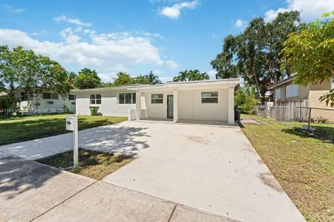 181 NE 121st St, North Miami FL 33161