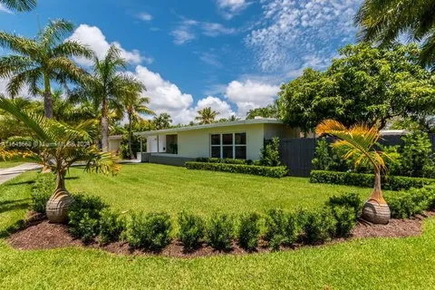 2075 S Hibiscus Dr, North Miami FL 33181