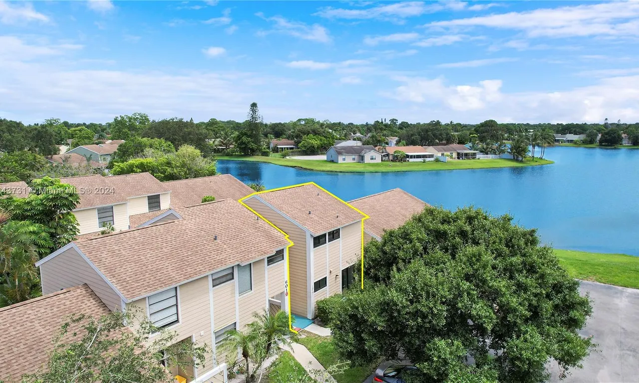 601 Lakewood Drive # 13C, Jupiter FL 33458