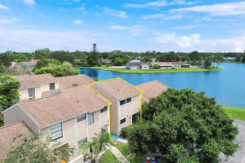 601 Lakewood Drive # 13C, Jupiter FL 33458