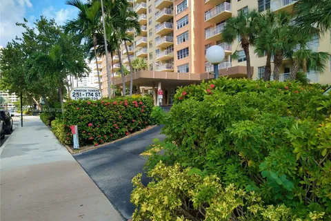 251 174th St # 1019, Sunny Isles Beach FL 33160