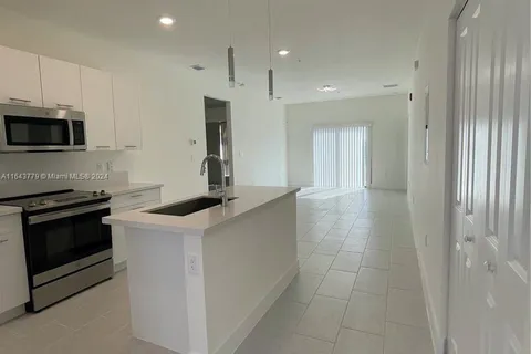 8167 NW 41st St # 409, Doral FL 33166