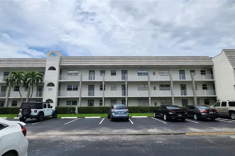 8460 Sunrise Lakes Blvd # 212, Sunrise FL 33322