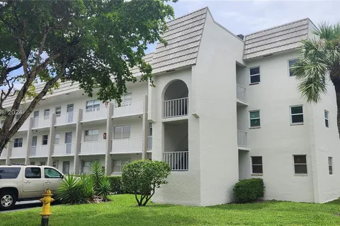 8460 Sunrise Lakes Blvd # 212, Sunrise FL 33322