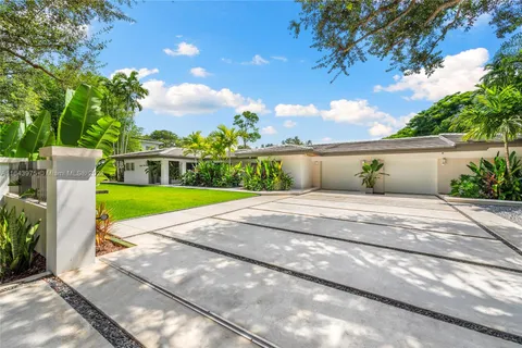 4144 Pinta Ct, Coral Gables FL 33146