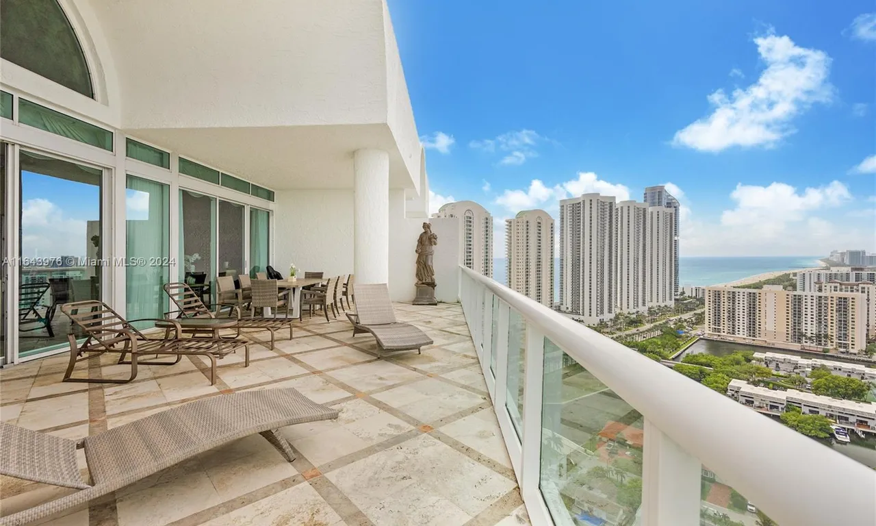 16400 Collins Ave, Sunny Isles Beach FL 33160