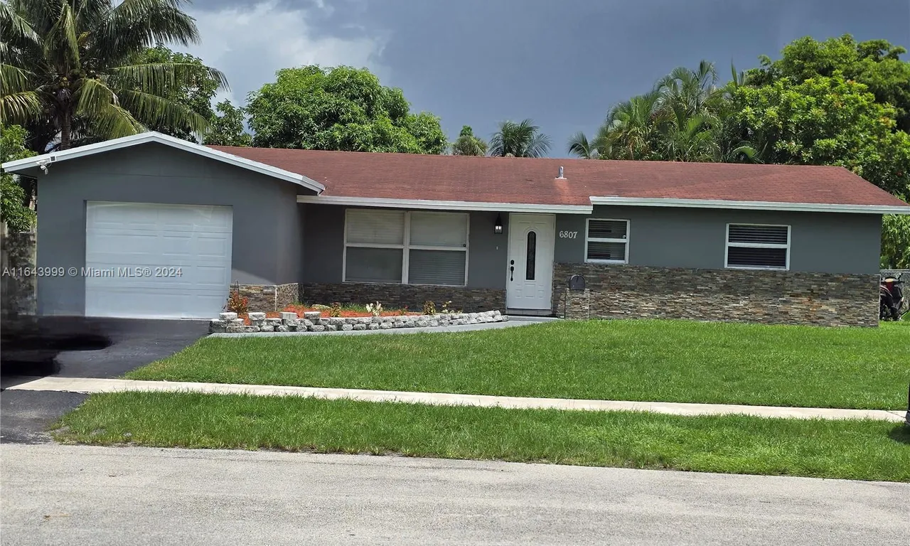 6807 Oakmont, North Lauderdale FL 33068