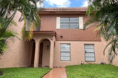 57 Madrid Ln # 15, Davie FL 33324