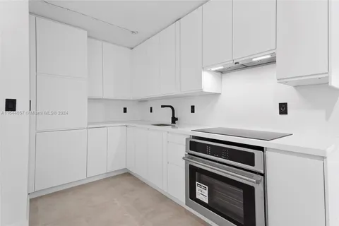 240 Collins Ave # 4A, Miami Beach FL 33139