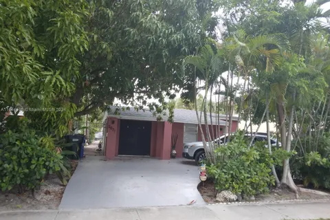 2071 NE 167th St, North Miami Beach FL 33162