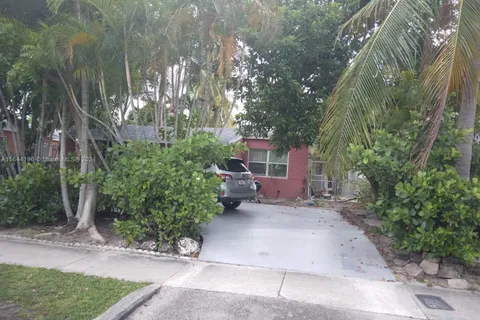 2071 NE 167th St, North Miami Beach FL 33162