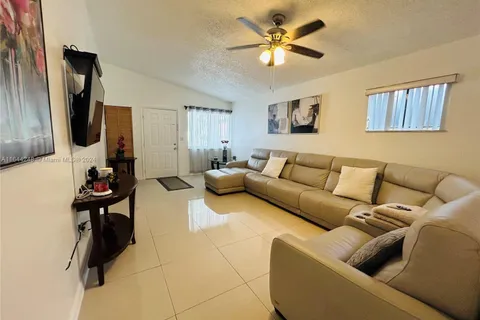 6919 W 29th Way, Hialeah FL 33018