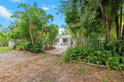 1556 NE 131st Rd, North Miami FL 33161