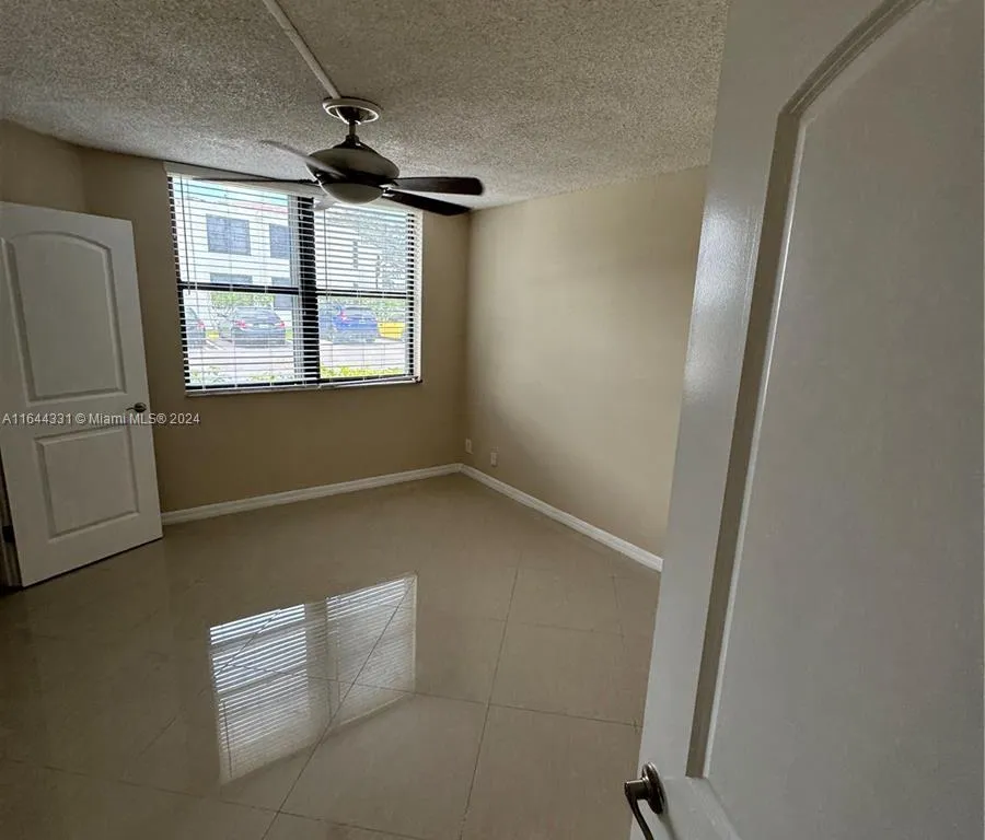 216 Lake Pointe Dr # 120, Oakland Park FL 33309