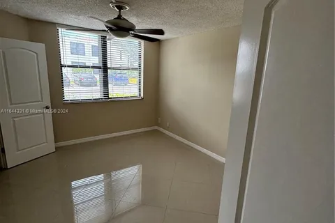 216 Lake Pointe Dr # 120, Oakland Park FL 33309