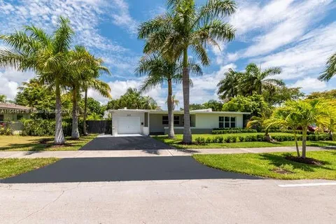 2075 S Hibiscus Dr, North Miami FL 33181