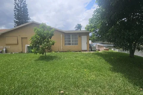 6605 NW 77th St, Tamarac FL 33321