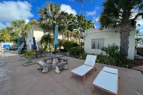 8420 Byron Ave # 4, Miami Beach FL 33141