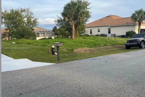 30 Clinton Court N, Palm Coast FL 32137