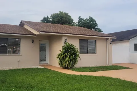 5417 NW 197th Ln, Miami Gardens FL 33055