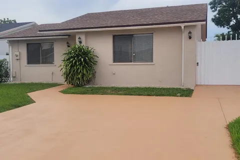 5417 NW 197th Ln, Miami Gardens FL 33055