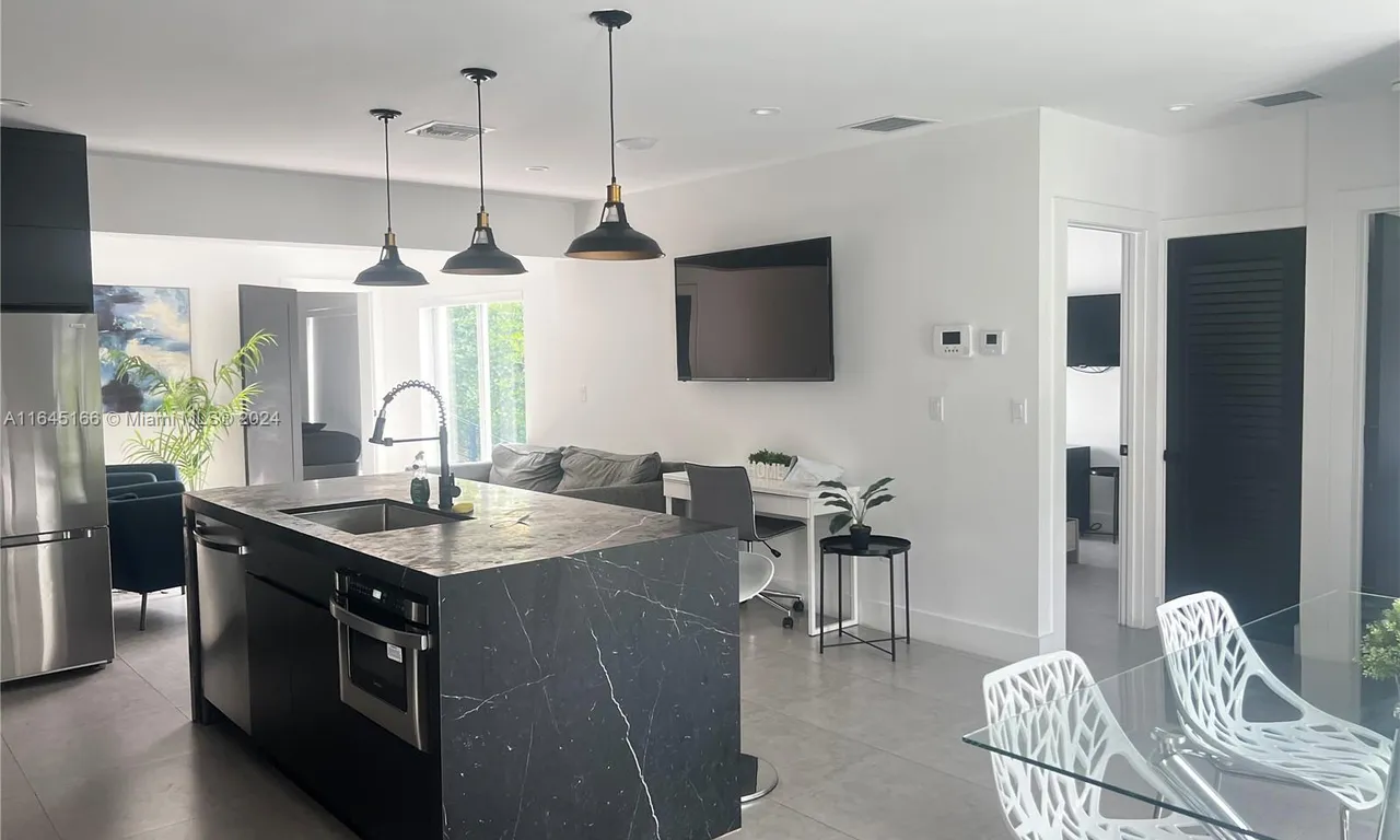 15 NW 52nd St, Miami FL 33127