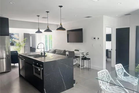 15 NW 52nd St, Miami FL 33127