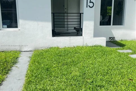 15 NW 52nd St, Miami FL 33127