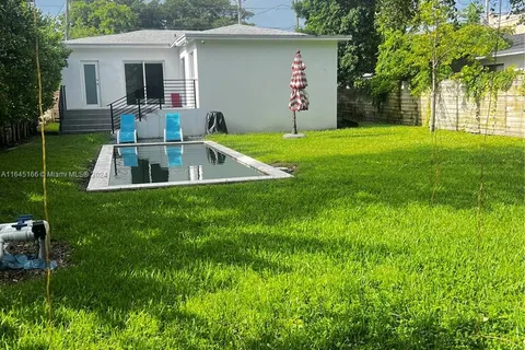 15 NW 52nd St, Miami FL 33127