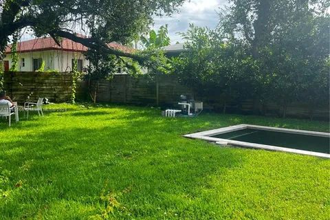 15 NW 52nd St, Miami FL 33127